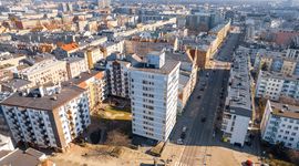 Rewitalizacja uratuje słynny modernistyczny Trzonolinowiec we Wrocławiu [FILMY+ZDJĘCIA+WIZUALIZACJE]