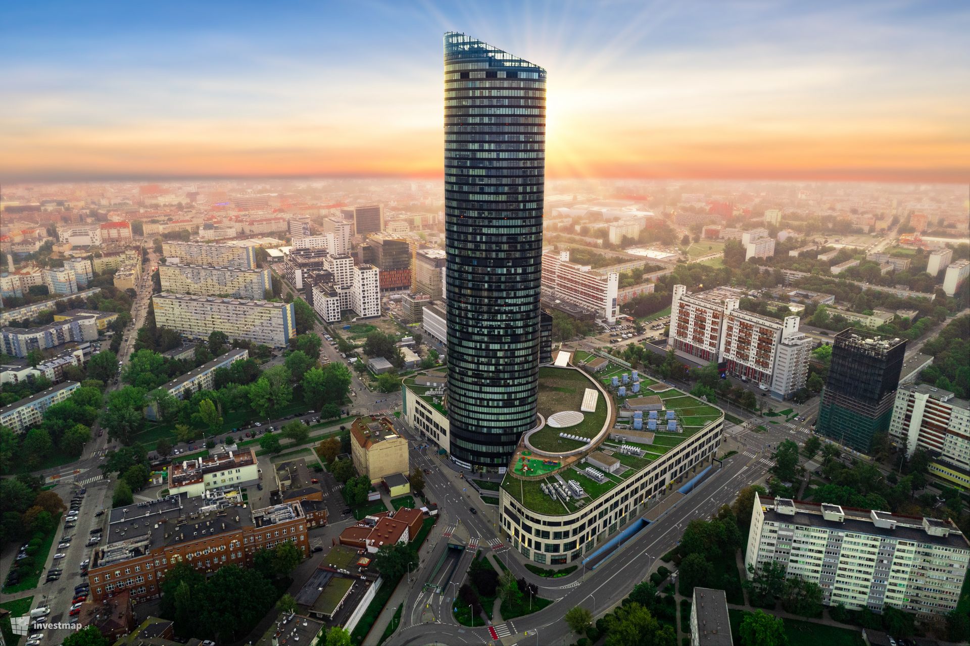 Sky Tower pod skrzydłami Cushman & Wakefield