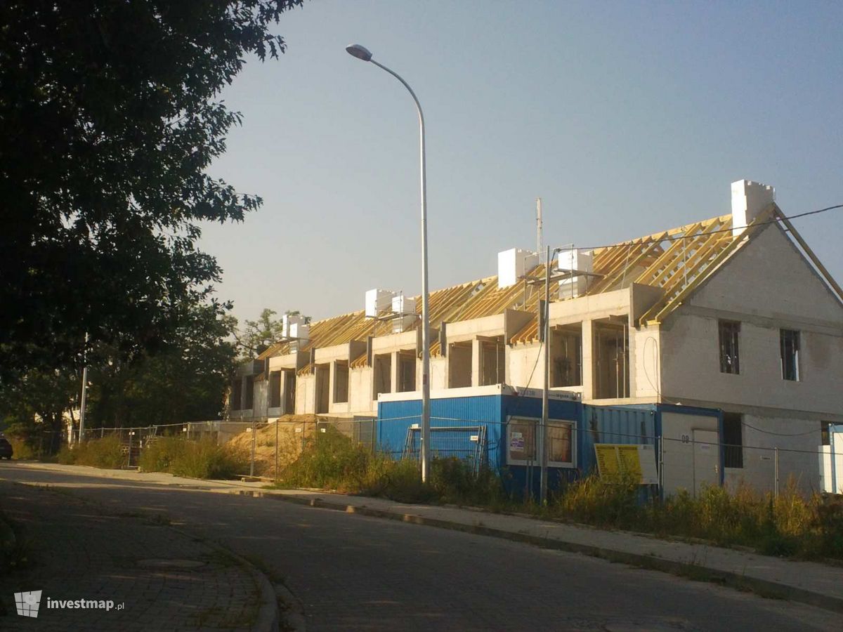 Zdjęcie [Wrocław] Osiedle domów jednorodzinnych na ul. Figowej (Stabłowice) fot. Orzech 