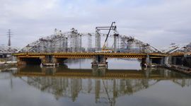 W Krakowie powstaje nowy pieszo-rowerowy most kolejowy nad Wisłą [ZDJĘCIA + WIZUALIZACJE]