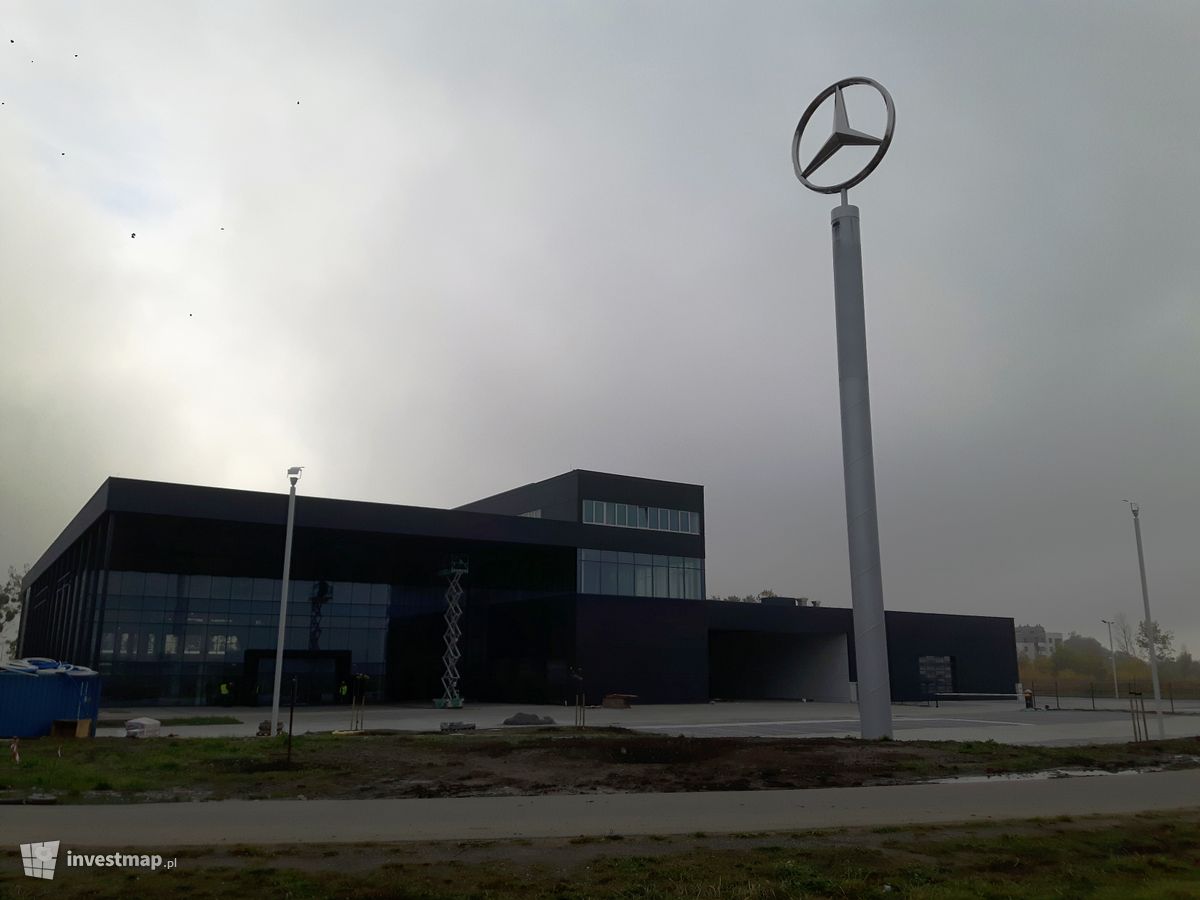 Zdjęcie [Wrocław] Salon samochodowy Mercedes-Benz fot. Tomasz Matejuk