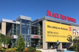 Największa polska grupa meblarska Black Red White otwiera nowy, duży salon meblowy w Warszawie