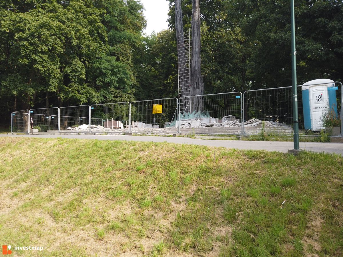 Zdjęcie Pomnik Lotników Polskich fot. Damian Daraż 