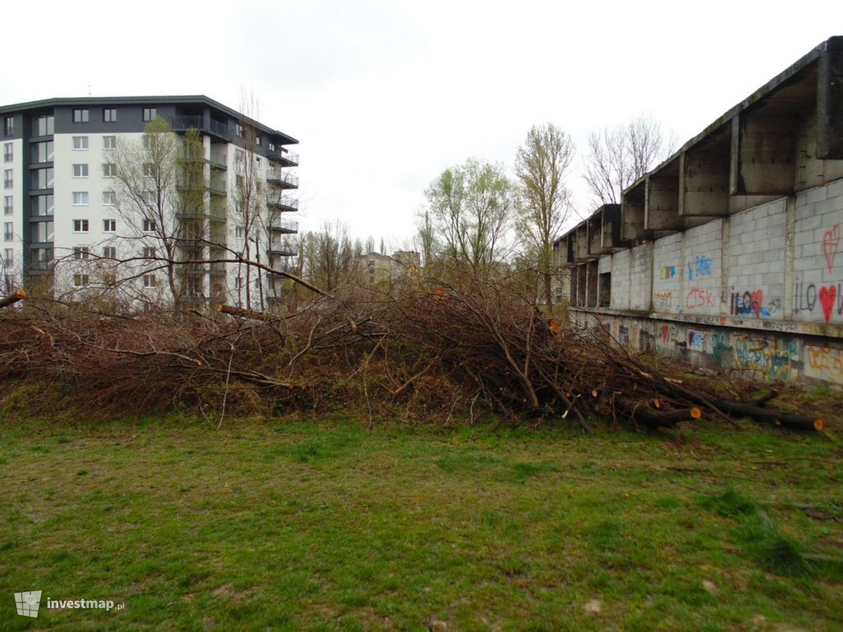 Zdjęcie [Kraków] Budynek Mieszkalny, Os. Złota Jesień fot. Damian Daraż 