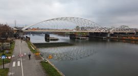 W centrum Krakowa PKP PLK budują nowe mosty kolejowe i pieszo-rowerowe przez Wisłę [ZDJĘCIA]