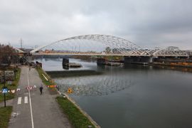 W centrum Krakowa PKP PLK budują nowe mosty kolejowe i pieszo-rowerowe przez Wisłę [ZDJĘCIA]