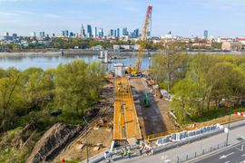 W Warszawie rośnie nowy most pieszo-rowerowy przez Wisłę [ZDJĘCIA + WIZUALIZACJE]