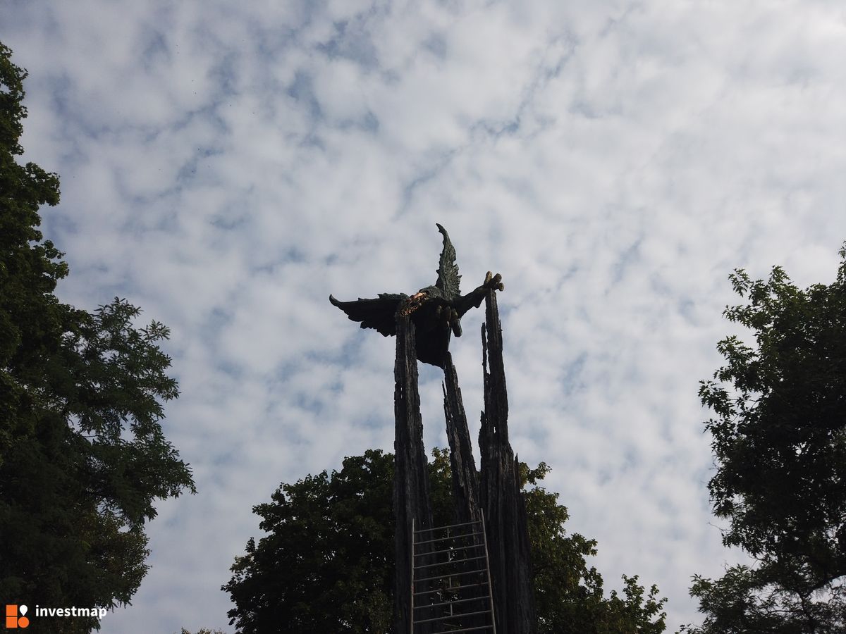 Zdjęcie Pomnik Lotników Polskich fot. Damian Daraż 