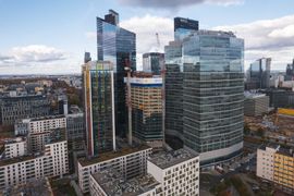 130-metriwy Skyliner II systematycznie pnie się do góry [FILM+ZDJĘCIA]
