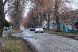 Jedna z najbardziej zniszczonych ulic we Wrocławiu doczeka się przebudowy [WIZUALIZACJE+ZDJĘCIA]