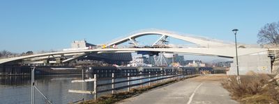 W centrum Krakowa powstaje nowa, futurystyczna kładka pieszo-rowerowa [FILM+ZDJĘCIA+WIZUALIZACJE]