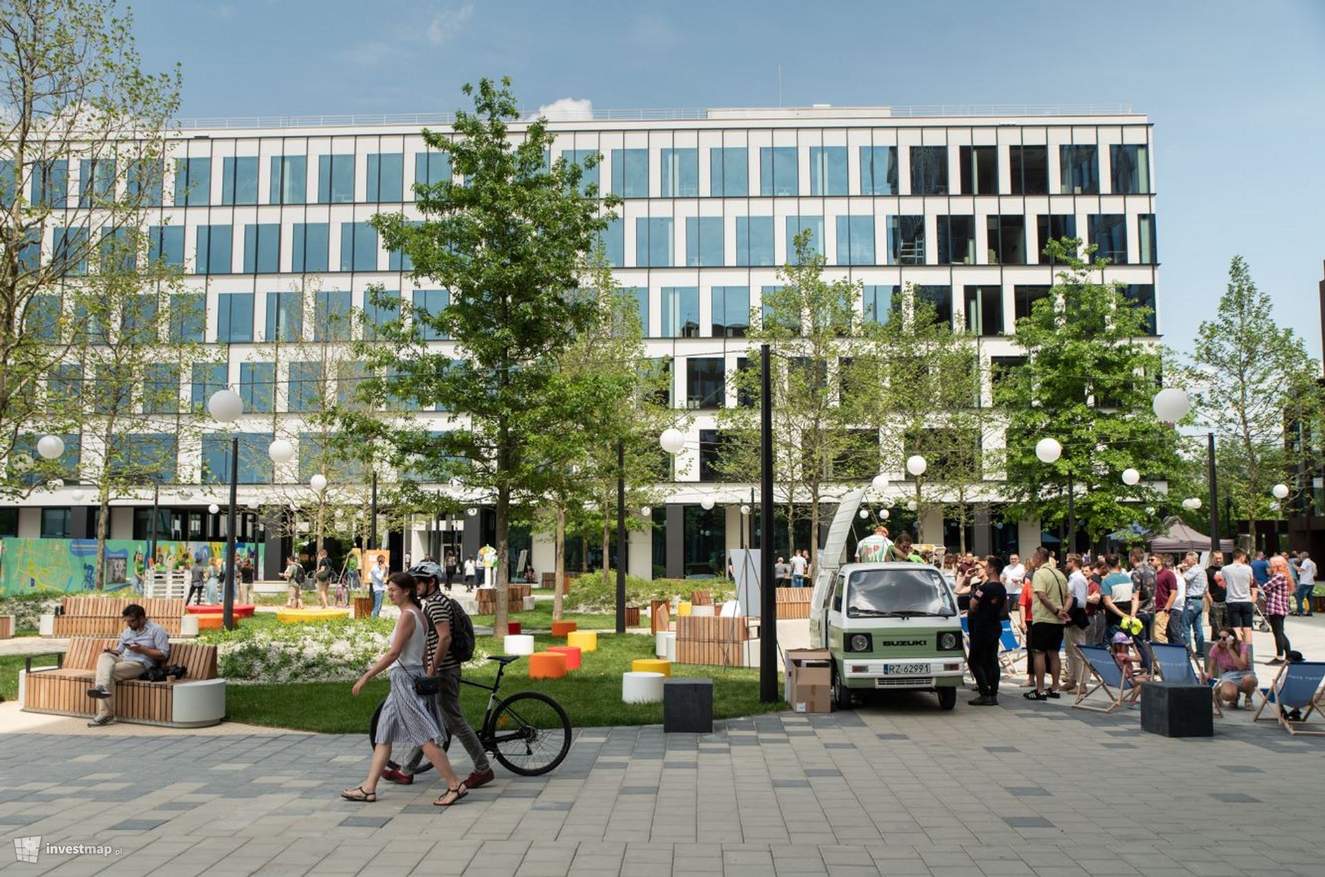 Nowa przestrzeń w Poznaniu już gotowa. Wewnętrzny plac w ramach kompleksu Nowy Rynek został otwarty