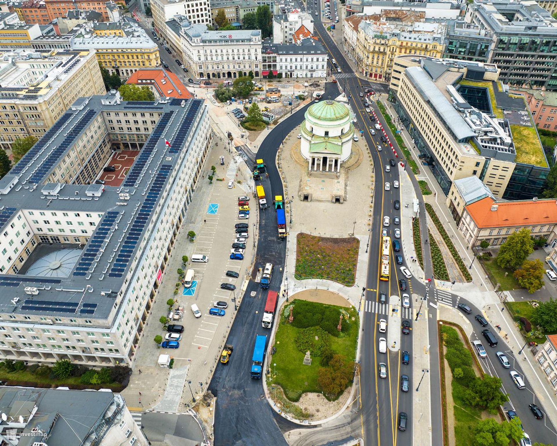 W centrum Warszawy trwa przebudowa placu Trzech Krzyży 