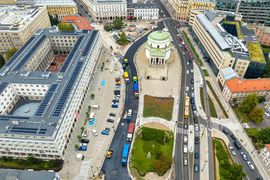 W centrum Warszawy trwa przebudowa placu Trzech Krzyży [ZDJĘCIA]