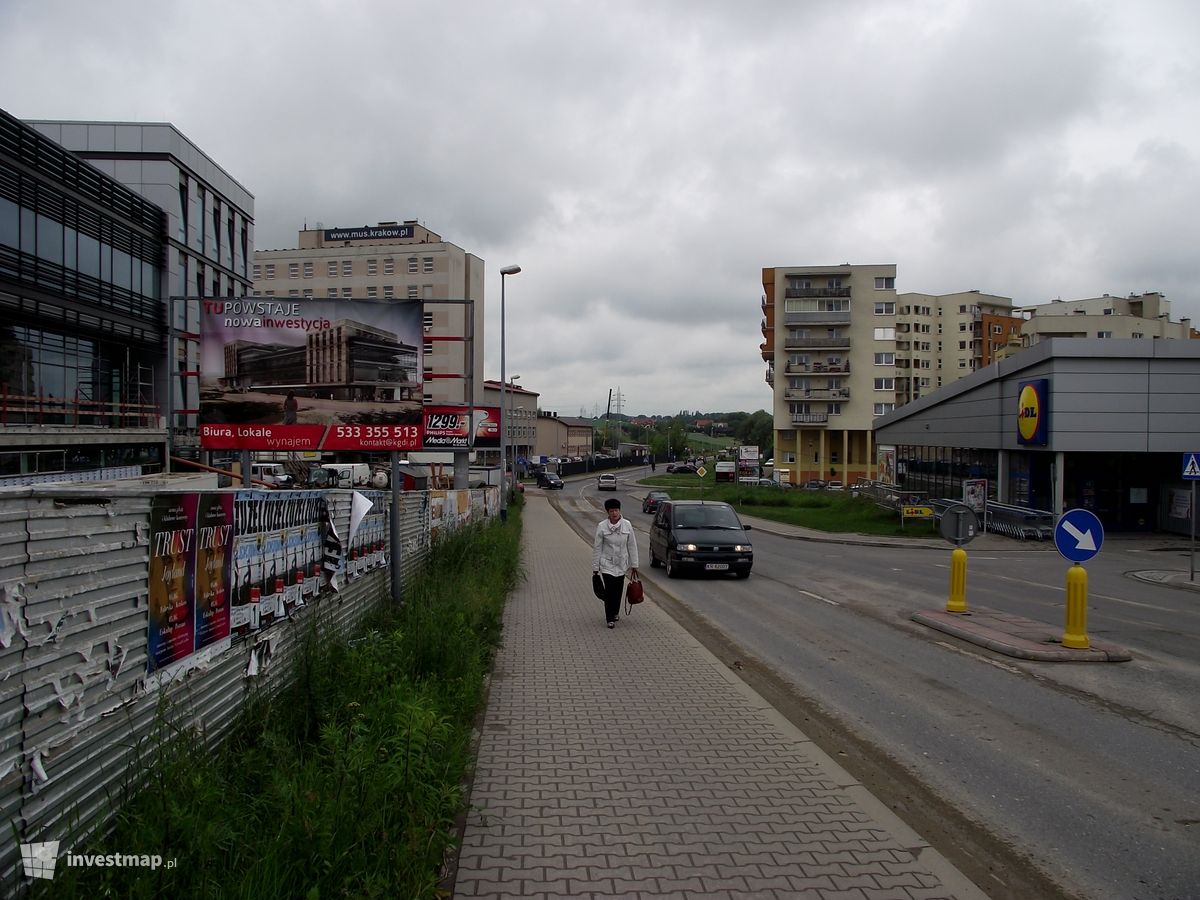 Zdjęcie [Kraków] Budynek biurowo-usługowy, ul. Piasta Kołodzieja 78 fot. Damian Daraż 