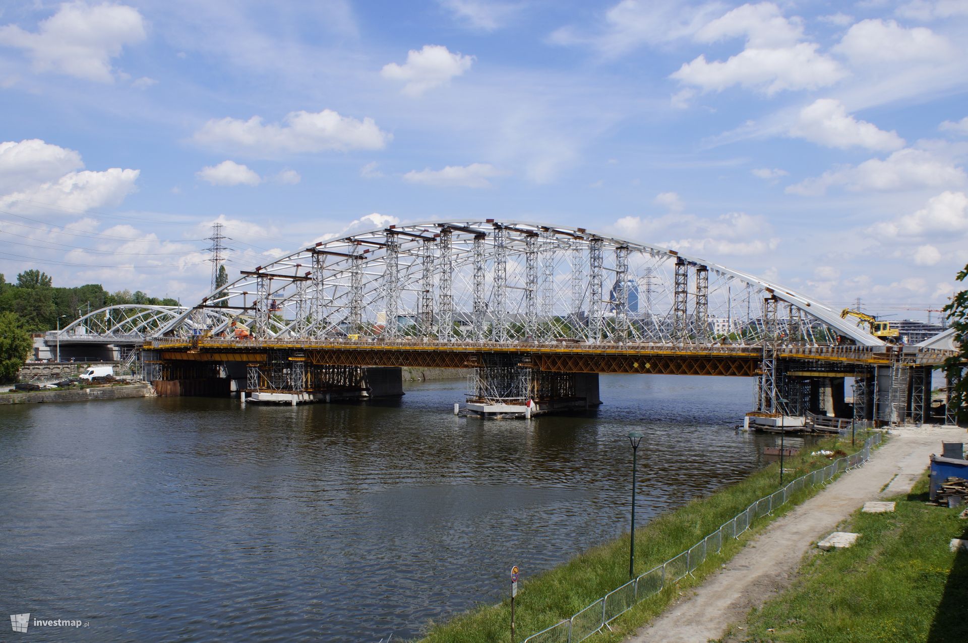 Trwa budowa nowego mostu przez Wisłę w Krakowie 