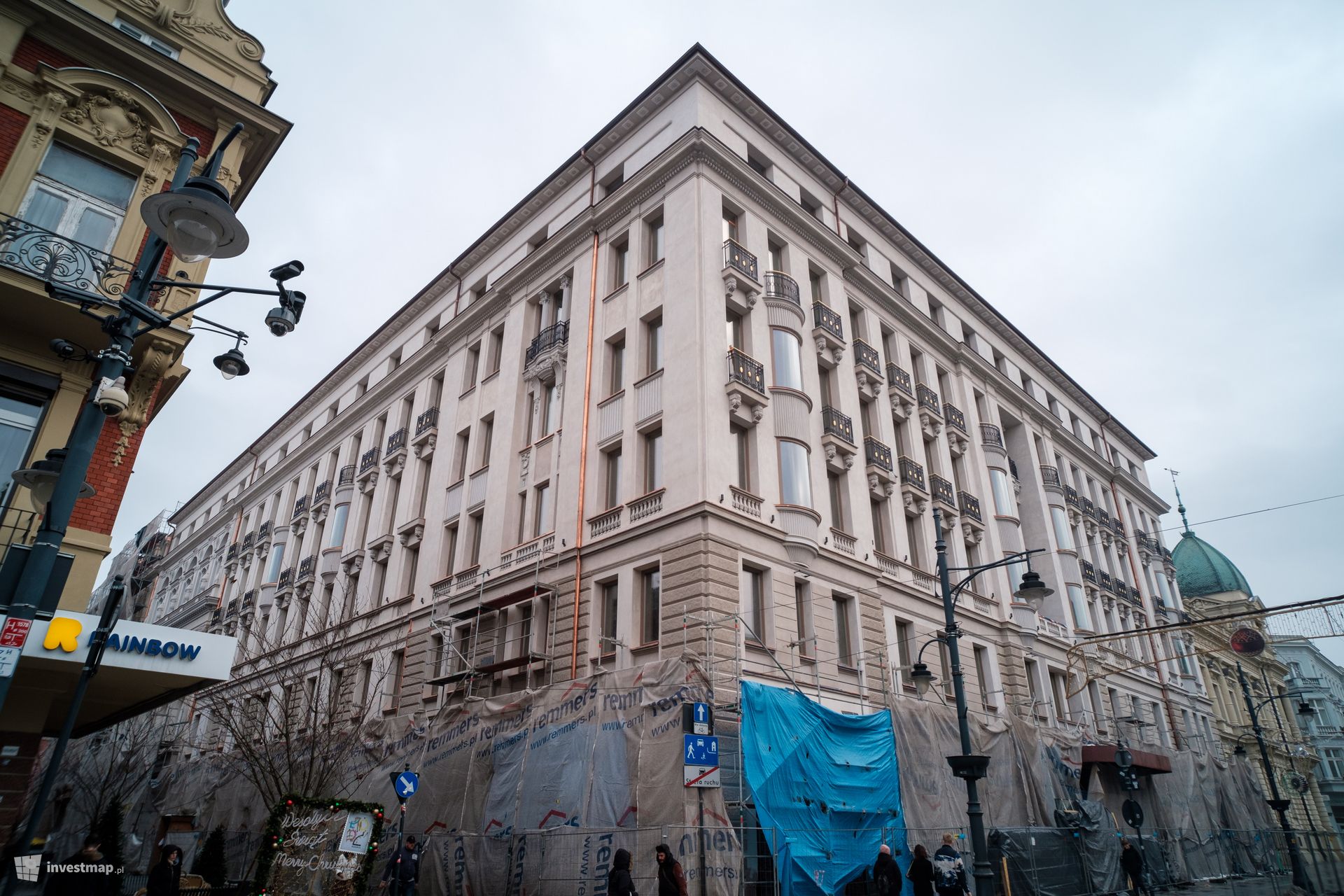 W centrum Łodzi, przy ulicy Piotrkowskiej, trwa rewitalizacja zabytkowego Grand Hotelu 