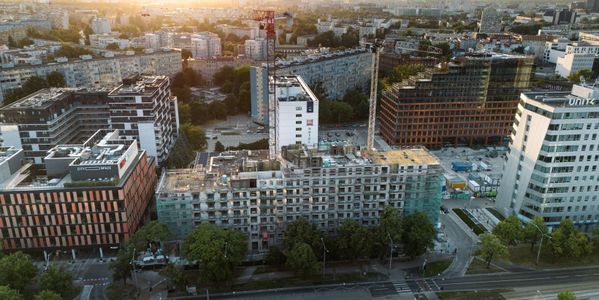 Budowa luksusowego 18-kondygnacyjnego apartamentowca Powstańców 7D we Wrocławiu wchodzi w kluczowy etap realizacji [WIZUALIZACJE+ZDJĘCIA+FILMY]
