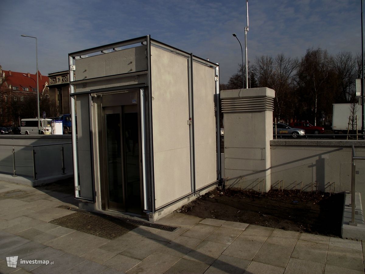 Zdjęcie Parking podziemny, al. 3 Maja fot. Damian Daraż 