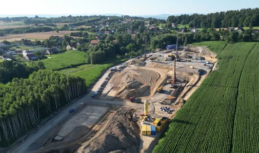 Małopolska: Nowa linia kolejowa Podłęże - Gdów wchodzi w ‎kluczową fazę budowy [ZDJĘCIA]