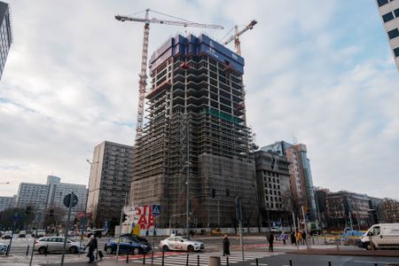 W Warszawie powstaje Upper One z ponad 130-metrowym wieżowcem [FILMY+ZDJĘCIA+WIZUALIZACJE]