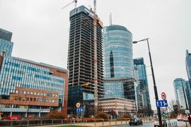 W Warszawie trwa budowa nowego, 174-metrowego wieżowca The Bridge [FILMY+ZDJĘCIA]