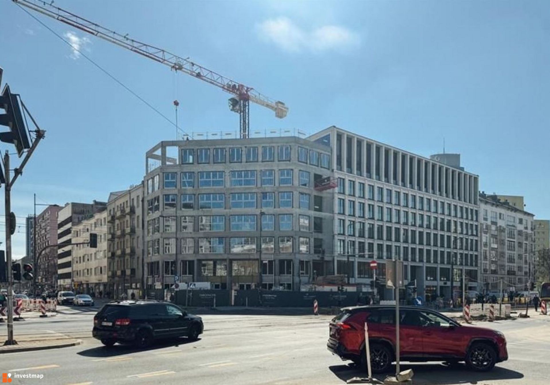 Chronos II domyka pierzeję na warszawskiej Woli. Nowy apartamentowiec przy Żelaznej osiągnął stan surowy 