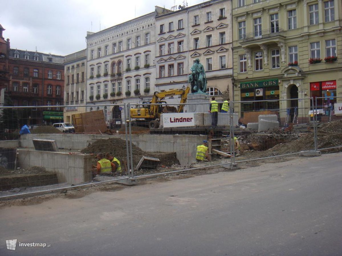 Zdjęcie [Nowa Ruda] Przebudowa zabytkowego Rynku wraz z restauracją Ratusza fot. Jan Augustynowski