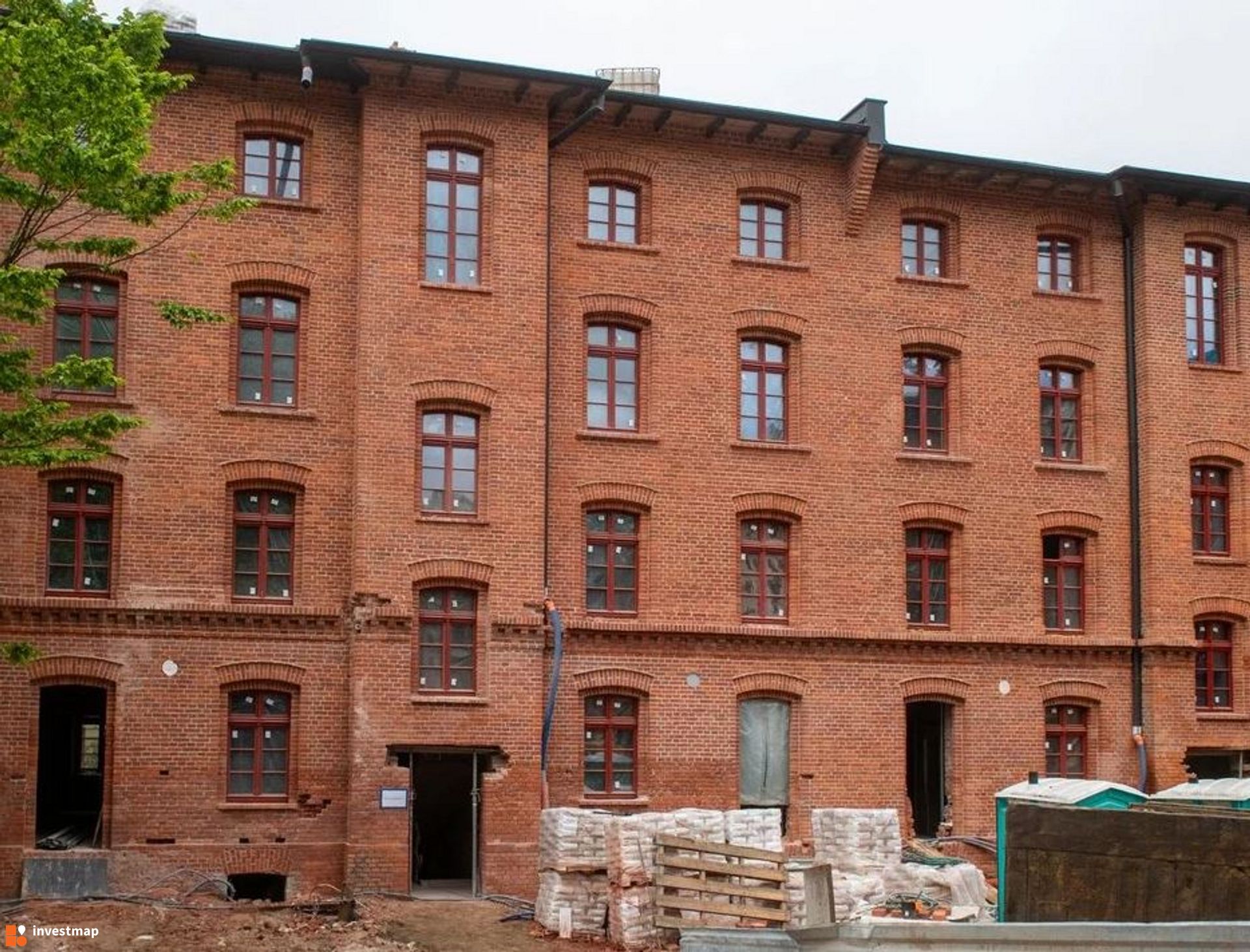 Zabytkowa famuła przy Ogrodowej w Łodzi przechodzi wielką metamorfozę 