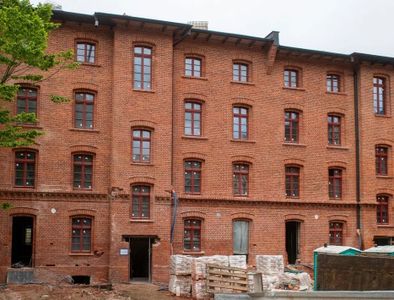 Zabytkowa famuła przy Ogrodowej w Łodzi przechodzi wielką metamorfozę [ZDJĘCIA]