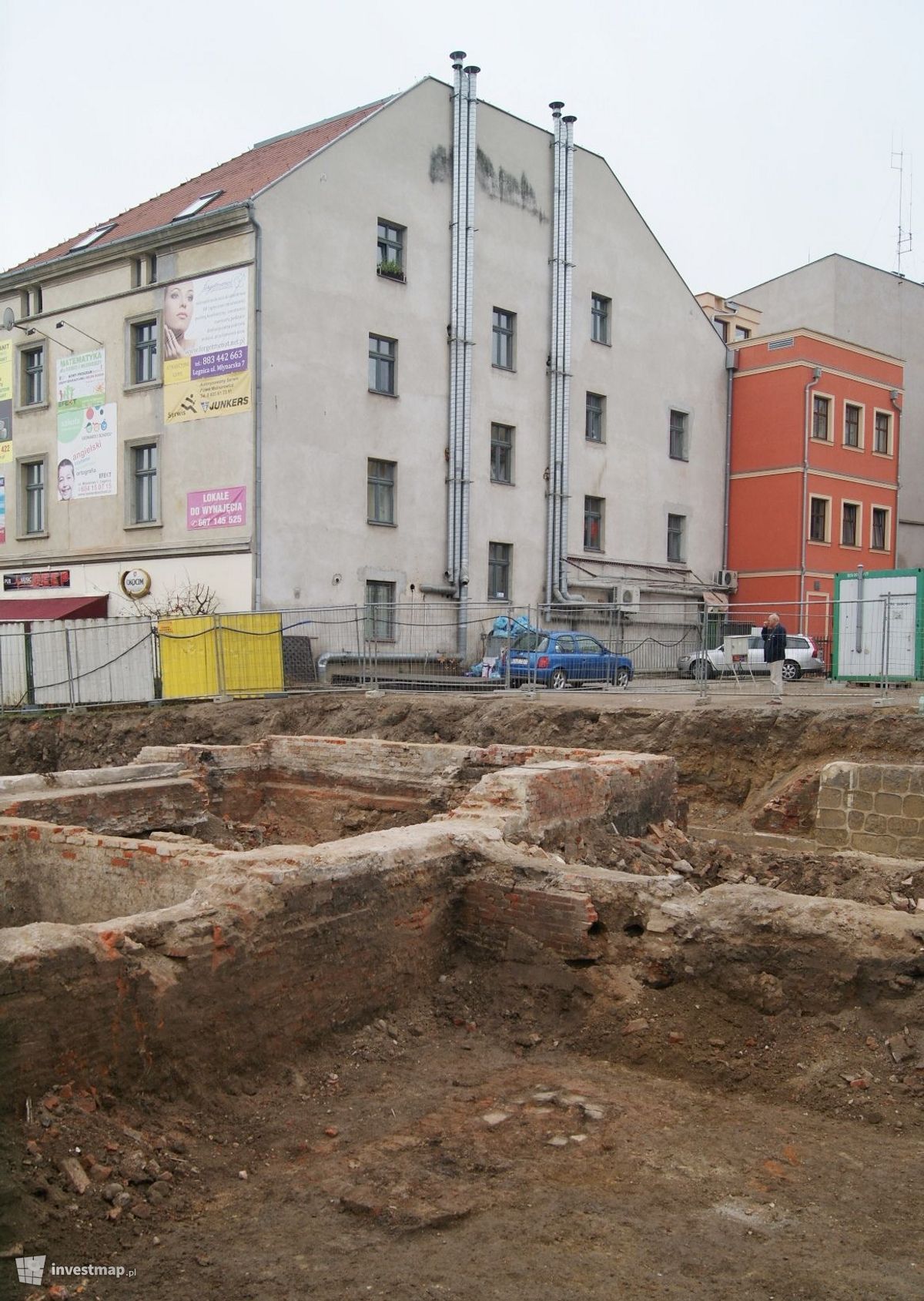 Zdjęcie [Legnica] Budynek mieszkaniowo-usługowy, ul. św. Piotra fot. MarcinK 