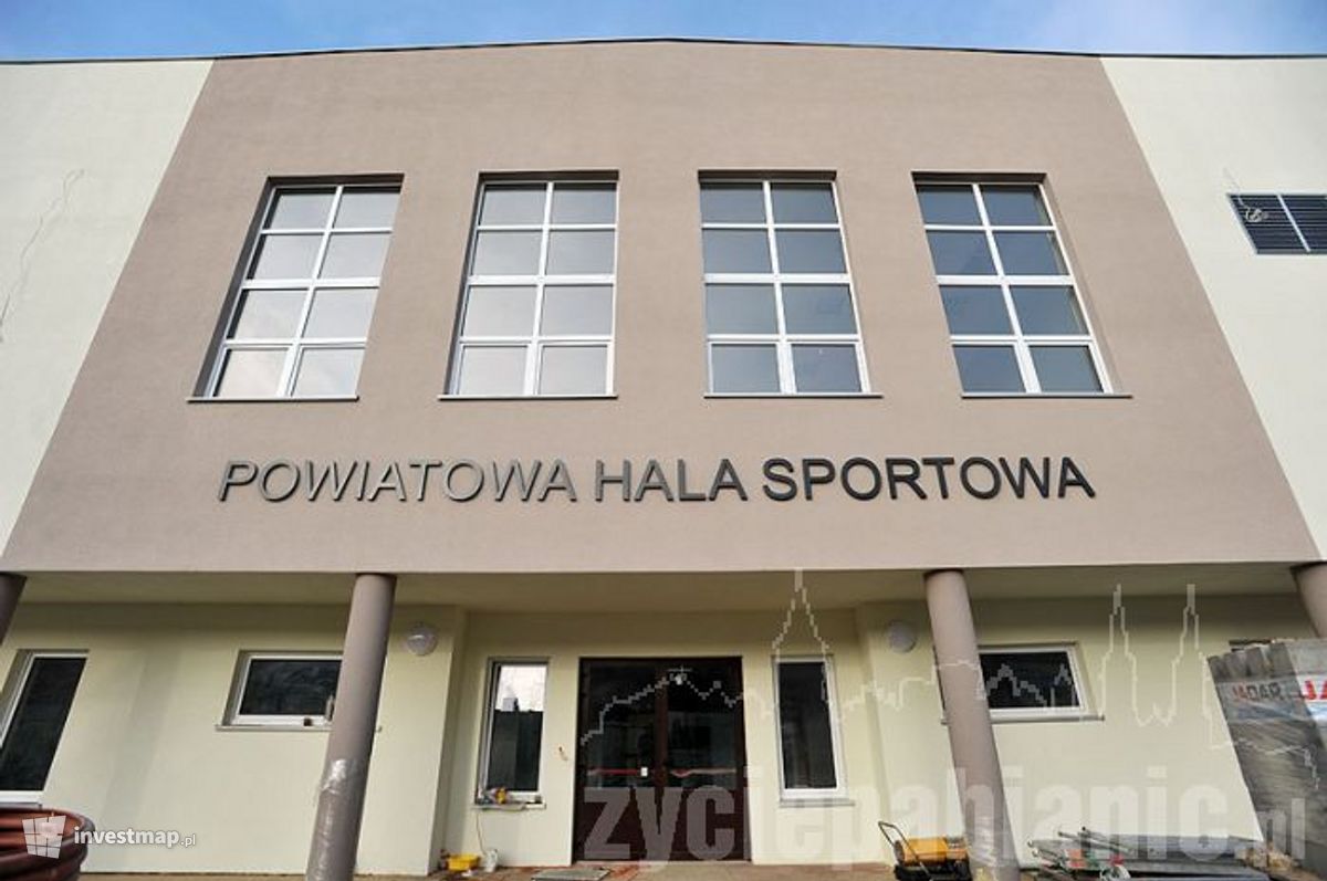 Zdjęcie [Pabianice] Powiatowa Hala Sportowa w Pabianicach fot. elle-elle 
