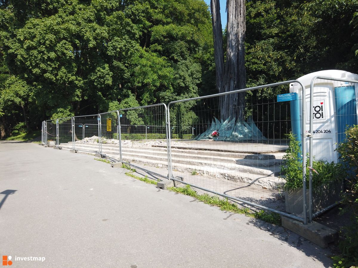Zdjęcie Pomnik Lotników Polskich fot. Damian Daraż 