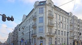 Kolejna zabytkowa kamienica w centrum Łodzi odzyskała blask [ZDJĘCIA]