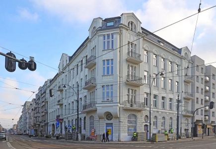 Kolejna zabytkowa kamienica w centrum Łodzi odzyskała blask [ZDJĘCIA]