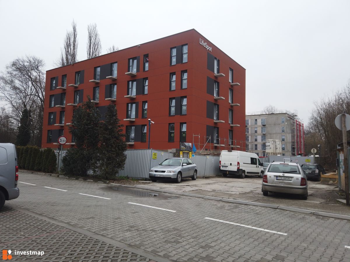 Zdjęcie Al. Pokoju 64 fot. Damian Daraż 