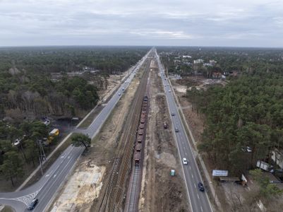 Prace na linii otwockiej, inwestycji za 1,7 mld zł netto, nabierają tempa. Szykują się zmiany w komunikacji [ZDJĘCIA]