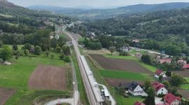 W ramach inwestycji kolejowej za 4,3 mld zł Podłęże-Piekiełko na lk104 w Chomranicach powstaje nowy przystanek [FILM+ZDJĘCIA]
