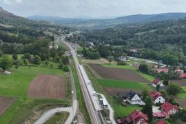 W ramach inwestycji kolejowej za 4,3 mld zł Podłęże-Piekiełko na lk104 w Chomranicach powstaje nowy przystanek [FILM+ZDJĘCIA]