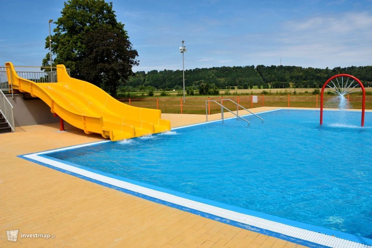 Zdjęcie Kompleks rekreacyjny z basenami letnimi fot. Orzech 