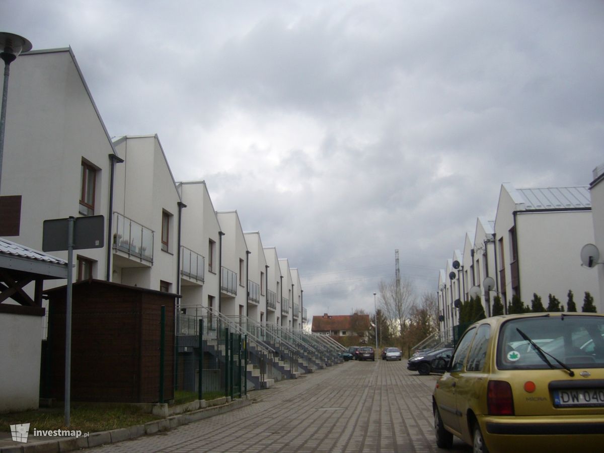 Zdjęcie [Wrocław] Osiedle domów jednorodzinnych "Nowe Maślice", al. Śliwowa fot. Orzech 