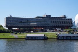 Społecznicy chcą wpisania Hotelu Forum w Krakowie - ikony modernizmu, do rejestru zabytków