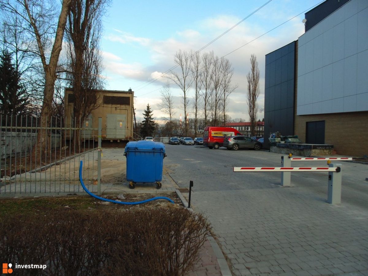 Zdjęcie Biurowiec, ul. Ujastek 5B fot. Damian Daraż 