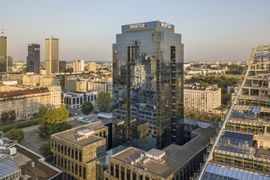 Globalworth sprzedaje biurowiec Warta Tower w Warszawie