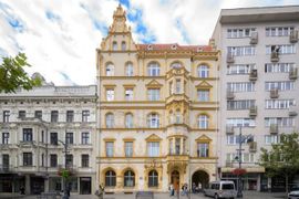 Zabytkowa kamienica Krusche i Ender przy ul. Piotrkowskiej w Łodzi odzyskuje swój dawny blask [ZDJĘCIA]
