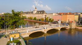 Zabytkowe mosty Pomorskie w centrum Wrocławia odzyskują swój dawny blask. Trwa ich remont [FILM + ZDJĘCIA]