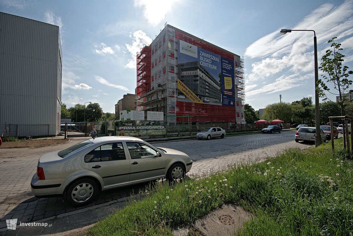 Zdjęcie [Wrocław] Budynek wielorodzinny, ul. Jemiołowa fot. Mmaciek 