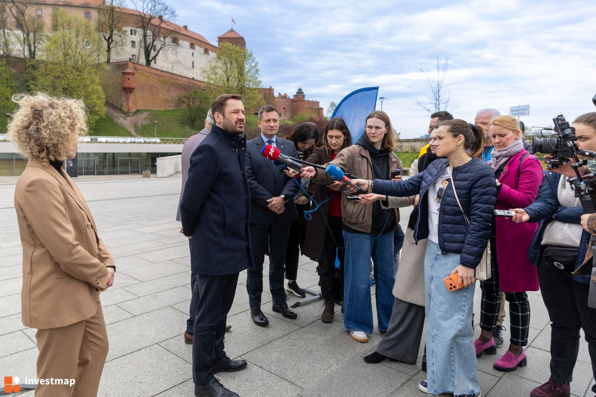 Zdjęcie Plac Wielkiej Armii Napoleona fot. Wojciech Jenda