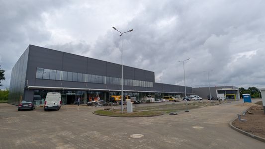 W zachodniej części Wrocławia powstaje nowy park handlowy [ZDJĘCIA+WIZUALIZACJE]