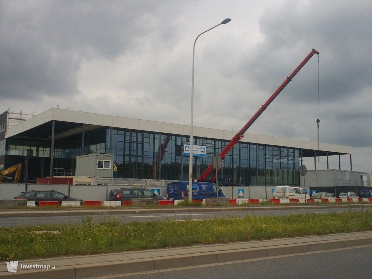 Zdjęcie [Wrocław] Salon samochodowy Mercedes-Benz fot. Orzech 